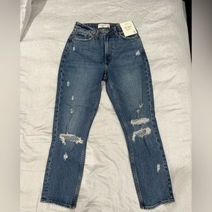 Abercrombie and Fitch High Rise Mom Jeans (Curve Love) in size 24 (00) Short